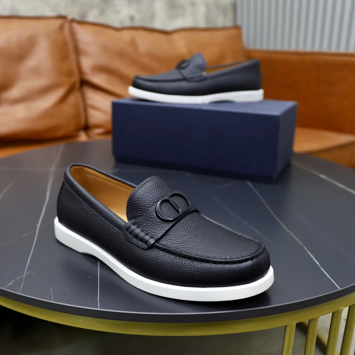 Ex-factory price: 560🙅‍♂️🙅‍♂️🙅‍♂️ Brand: Dior DIOR Standard code: Men's code 38/44 (45 can be customized) Grade: Same as the official website Material: Original cowhide stitching, cowhide lining, original TPU wear-resistant soft outsole Style categories: Leisure and sports version, footwear for driving, young fashion, European and American trends, British style Color: actual picture color